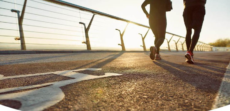 《敢于竞争，奋勇争先》PPT班会课件