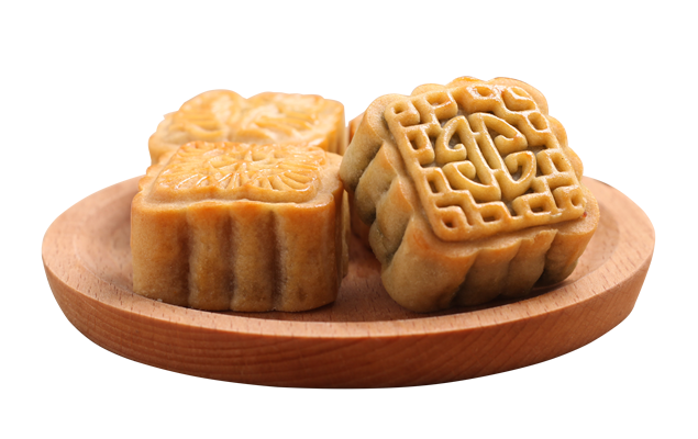 木头盘子里的月饼免抠图