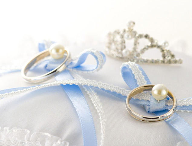 钻戒皇冠发卡婚庆婚礼ppt模板