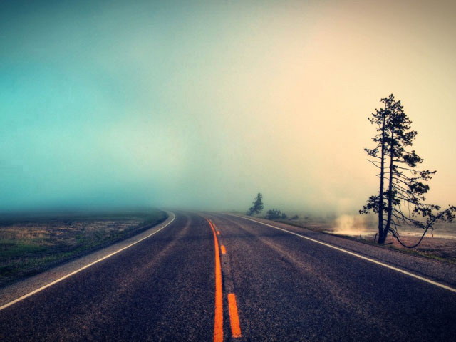 lomo风格的马路PPT背景图片