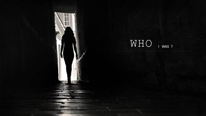 黑白欧美人物背景个性PPT模板下载