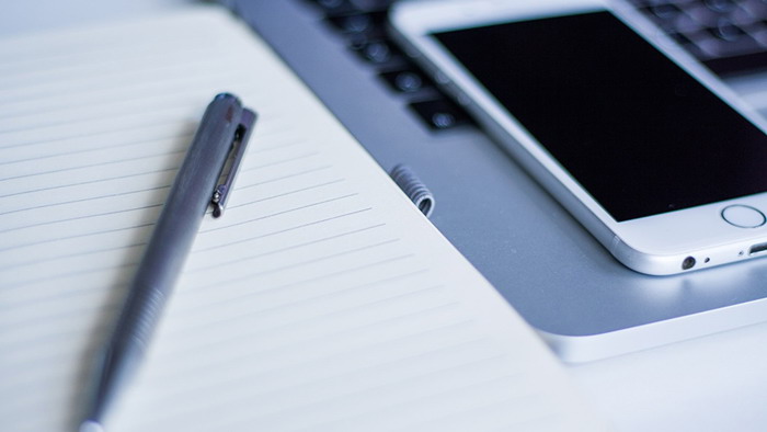 手机记事本办公桌面PPT背景图片